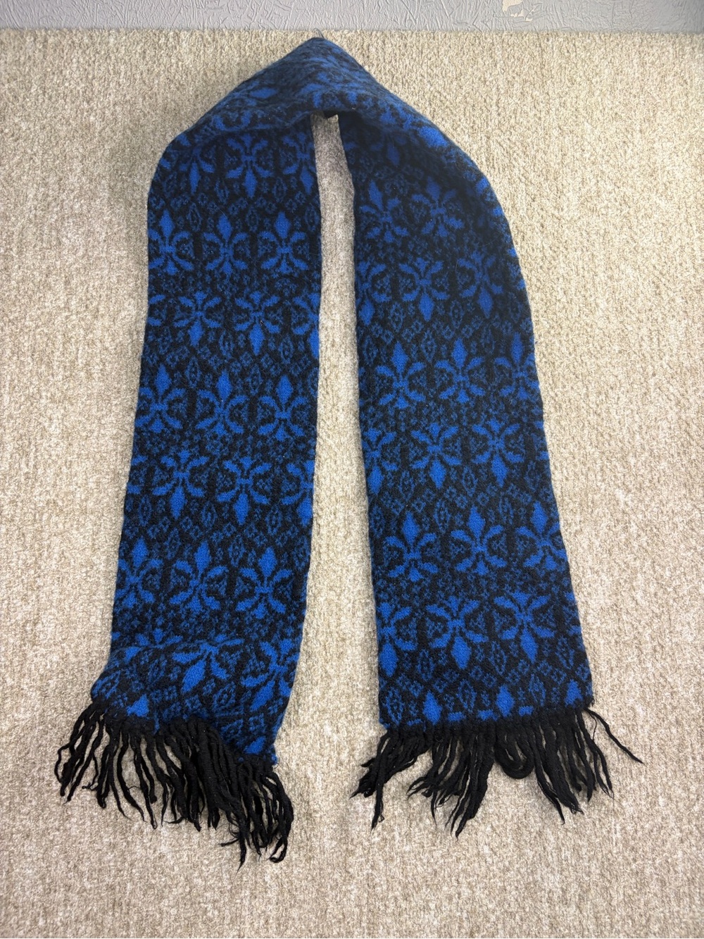 Woolrich vintage 80’s or 90’s Blue and Black 100% wool Scarf
